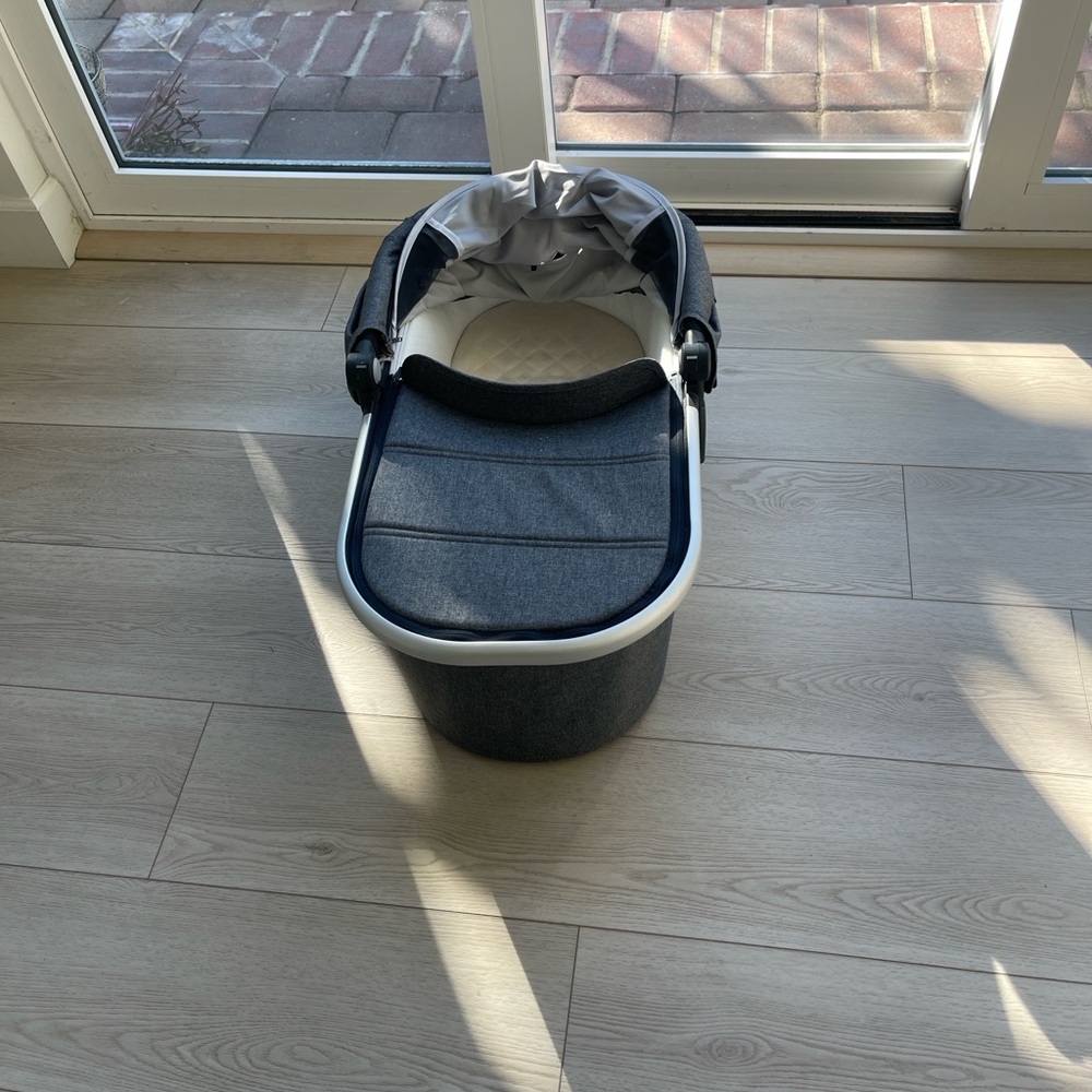 UPPAbaby Bassinet- Stylish Gray Bassinet and Stroller Attachment - Picture 13 of 13